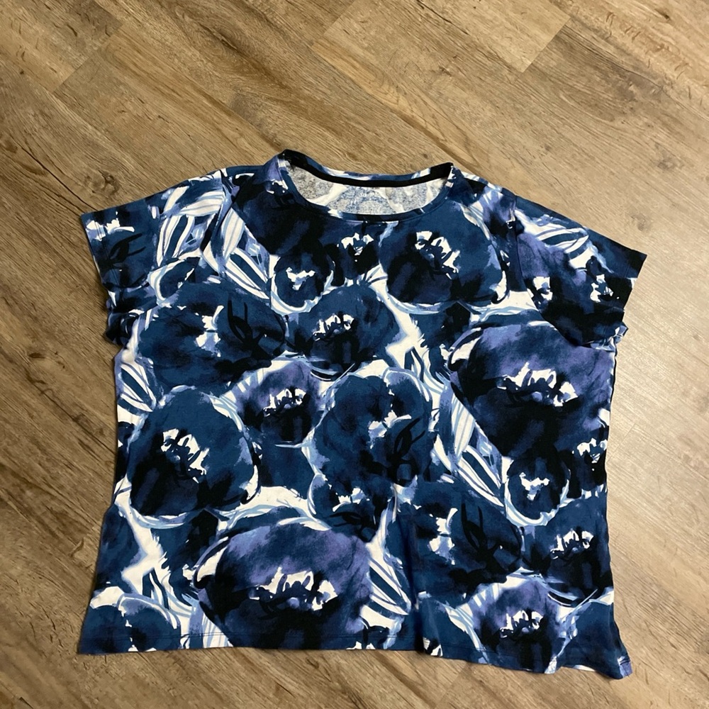 St. John's Bay Navy and White Floral Short Sleeve Top
